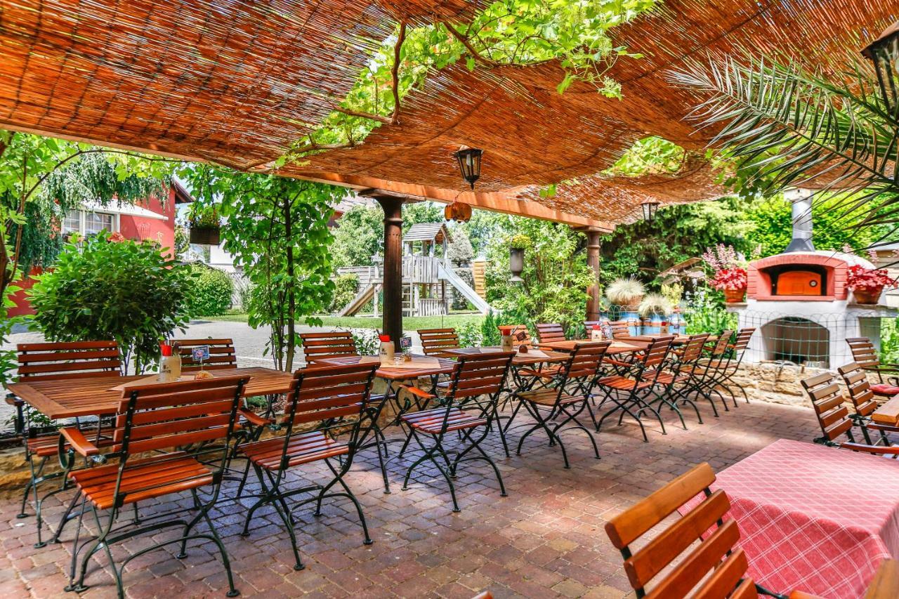 Hotel-Restaurant Zum Ochsen Schallstadt Exterior photo
